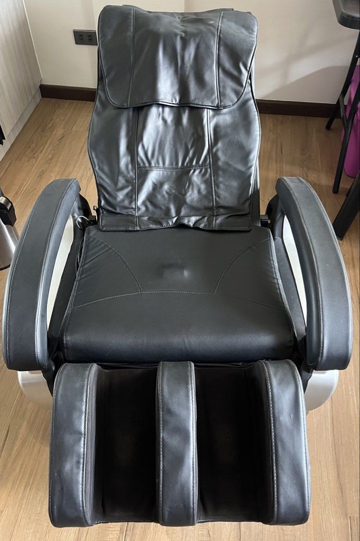 Reclining massage chair (Category: Chairs) located in Cainta. Submitted by klejre (Listing ID 1452194386, Image 3). Description: .