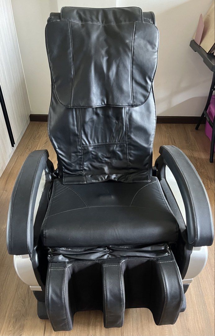 Reclining massage chair (Category: Chairs) located in Cainta. Submitted by klejre (Listing ID 1452194386, Image 2). Description: .