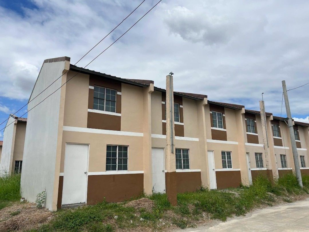 RFO Affordable House and Lot under 4PH (Category: House & Lot) located in Capas. Submitted by superproxy11 (Listing ID 1452110360, Image 1). Description: 🏡 BRENTWOOD CAPAS PHASE 2 IS NOW REOPENED! 🎉 Ready for Occupancy (RFO) – Limited Units Available! Looking for an affordable home in a growing community? This is your chance to own a house at Brentwood Capas Phase 2 located in Dolores, Capas, Tarlac! ✅ Reservation Fee: ₱4,000 only ✅ Downpayment