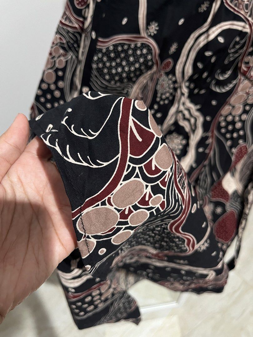 Rok batik (Kategori: Gaun & Rok) berada di Jakarta Selatan. Dikirim oleh lekhaaaa (ID iklan 1452251045, Gambar 3). Deskripsi: .