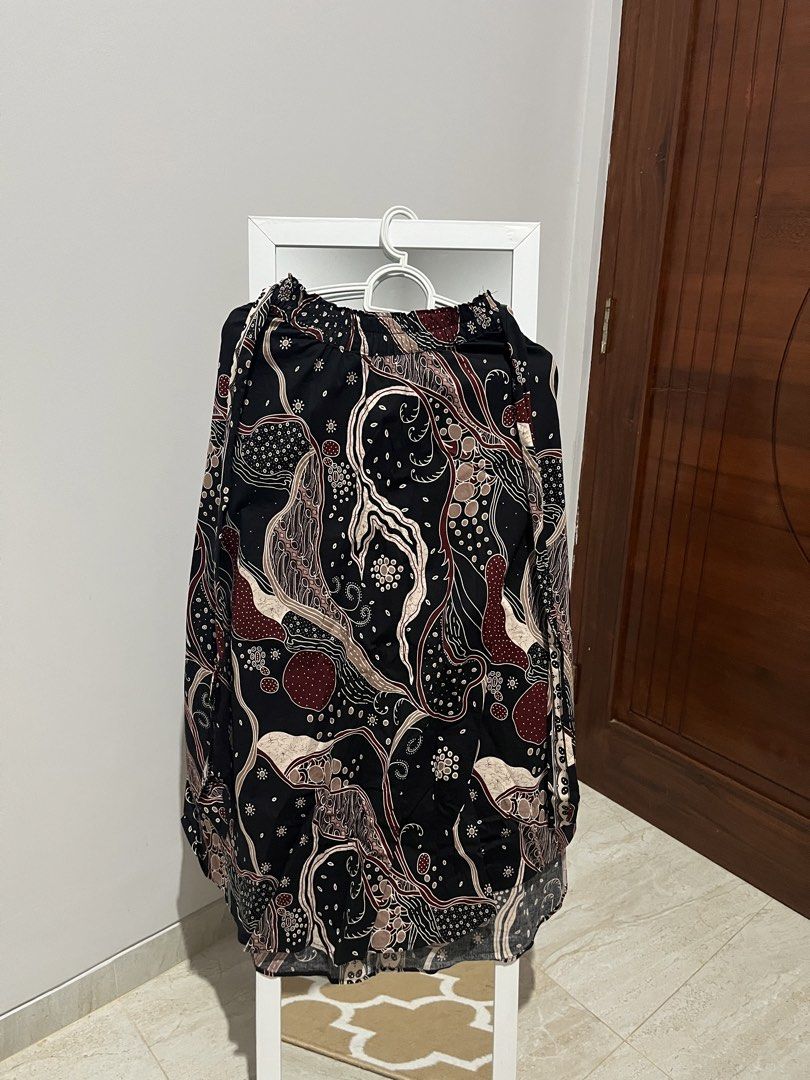 Rok batik (Kategori: Gaun & Rok) berada di Jakarta Selatan. Dikirim oleh lekhaaaa (ID iklan 1452251045, Gambar 1). Deskripsi: .