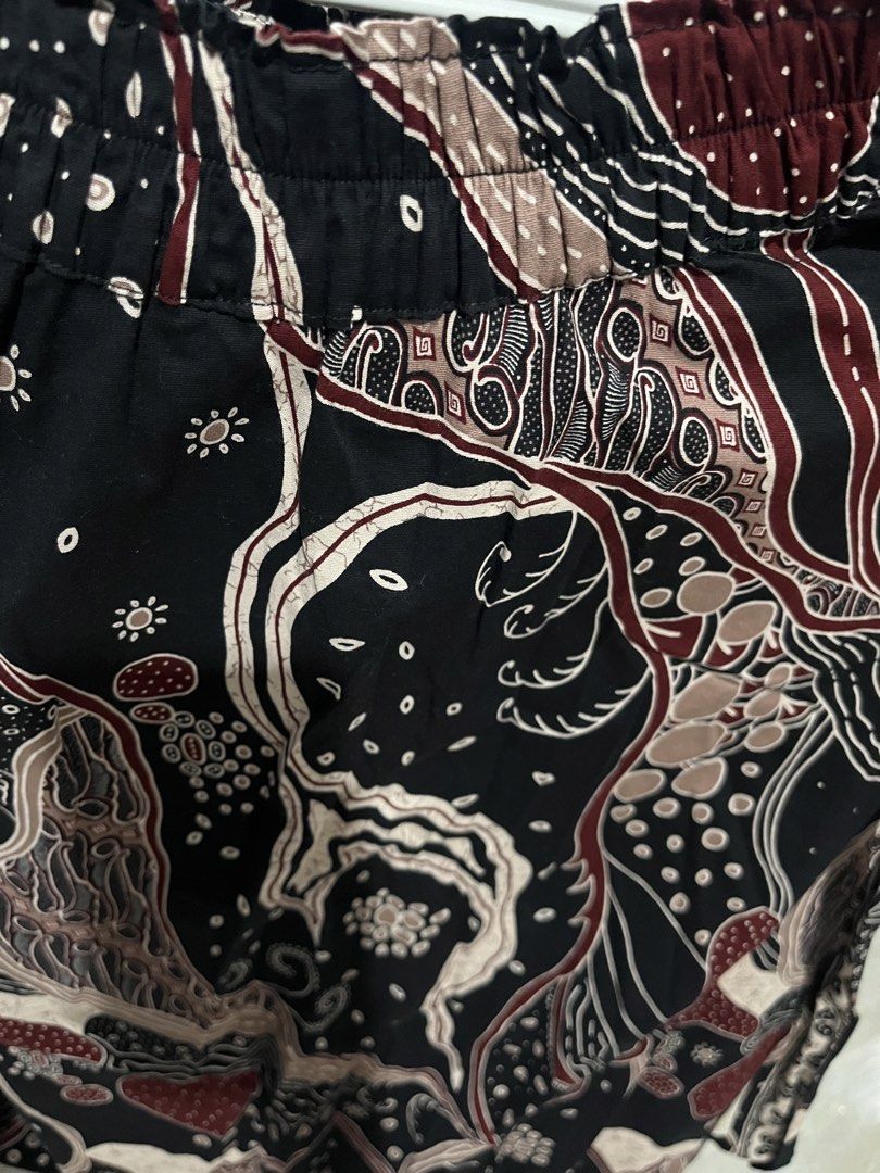 Rok batik (Kategori: Gaun & Rok) berada di Jakarta Selatan. Dikirim oleh lekhaaaa (ID iklan 1452251045, Gambar 2). Deskripsi: .