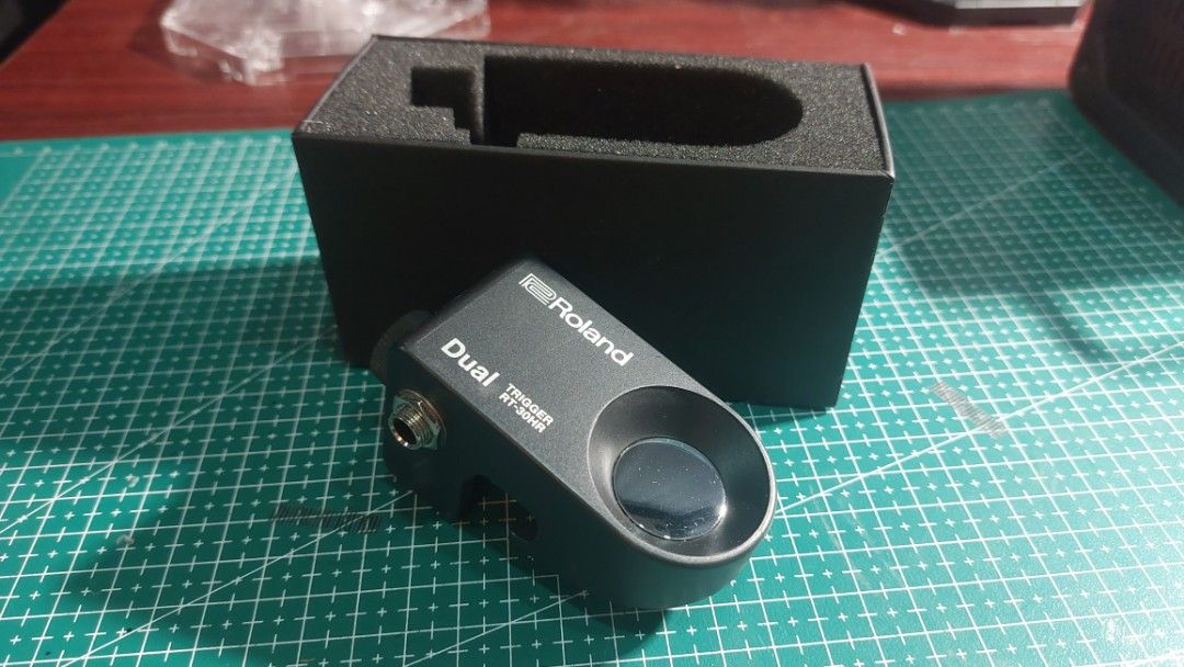 Roland Dual Trigger RT-30HR (Category: Musical Instruments) located in Pili. Submitted by ruzuis (Listing ID 1452147598, Image 2). Description: - Roland Dual Trigger RT-30HR - Easily mounts onto drum rims - Works with acoustic drums - Ideal for triggering samples or sound modules - Comes in original packaging.