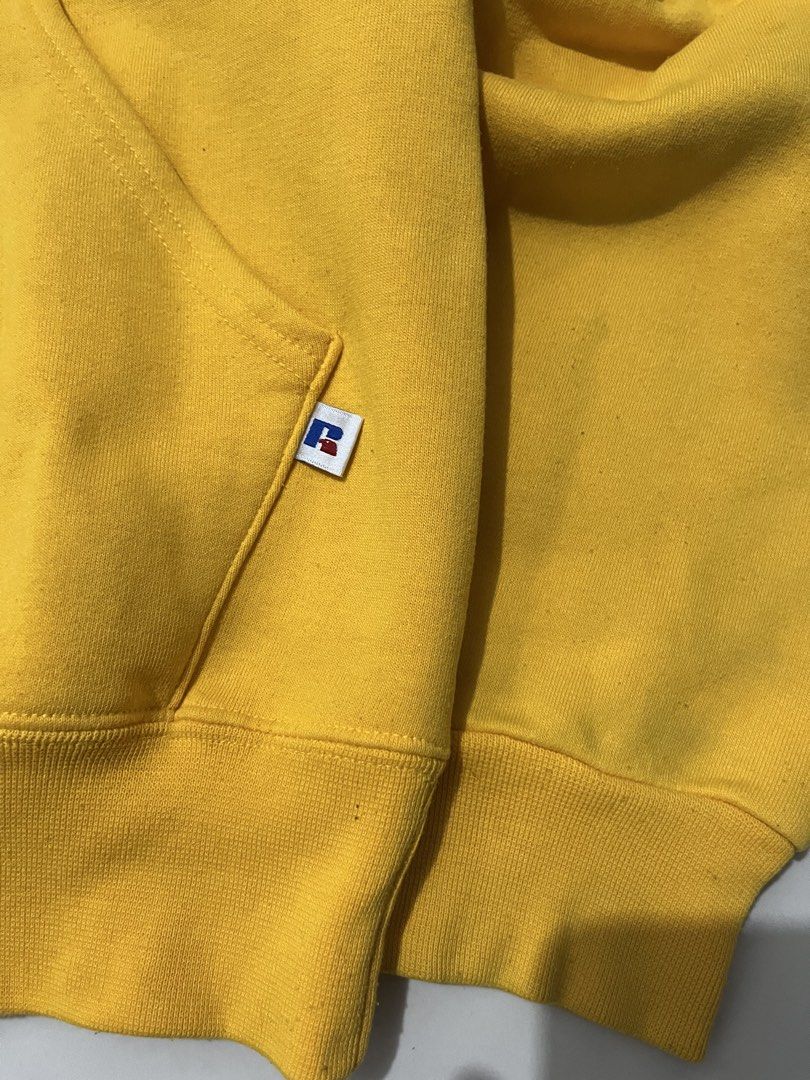 Russell Athletic Hoodie Yellow (Category: Hoodies) located in Rodriguez. Submitted by eczts (Listing ID 1452184998, Image 3). Description: Issue nasa last pic.