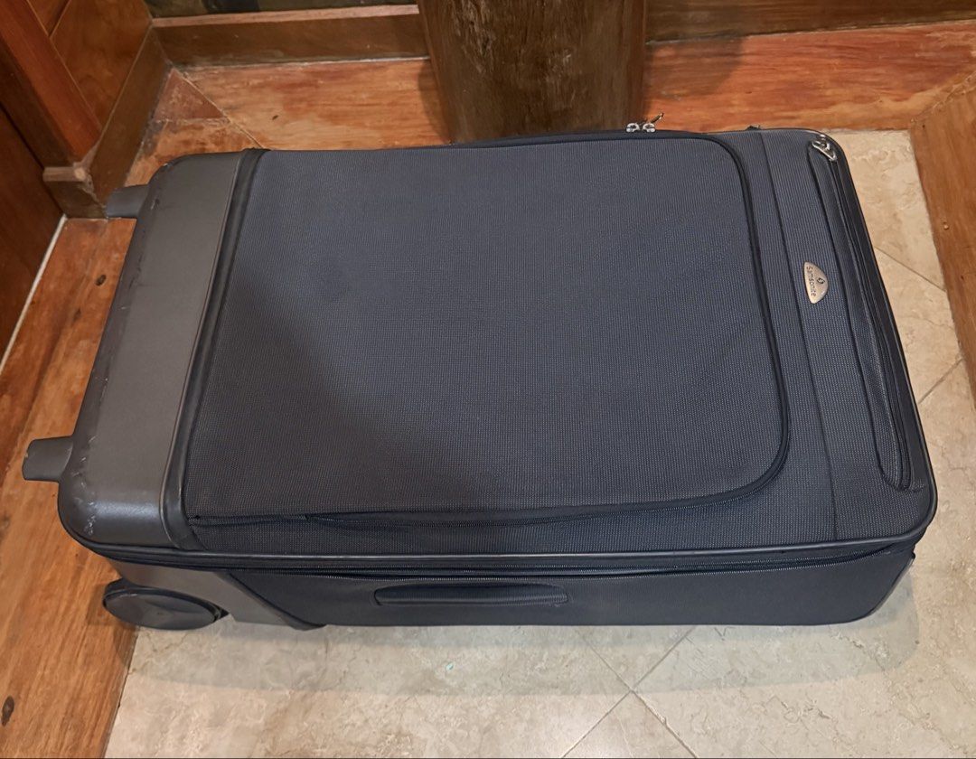 Samsonite Dark Blue Spinner Luggage (Category: Luggage) located in Pasig City. Submitted by danbrit_sells (Listing ID 1452159786, Image 3). Description: - Dark blue Samsonite spinner luggage - Built-in combination lock for security - Smooth rolling wheels for easy maneuverability - Ample interior space for all your travel needs - Subtle patterned interior lining - Ideal for any trip.