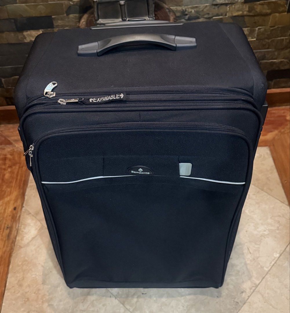 Samsonite Expandable Spinner Luggage (Category: Luggage) located in Pasig City. Submitted by danbrit_sells (Listing ID 1452160038, Image 1). Description: - Dark blue Samsonite luggage - Expandable for extra packing space - Built-in combination lock for security - Smooth-rolling wheels - Spacious, lined interior - Ideal for travel and adventures.