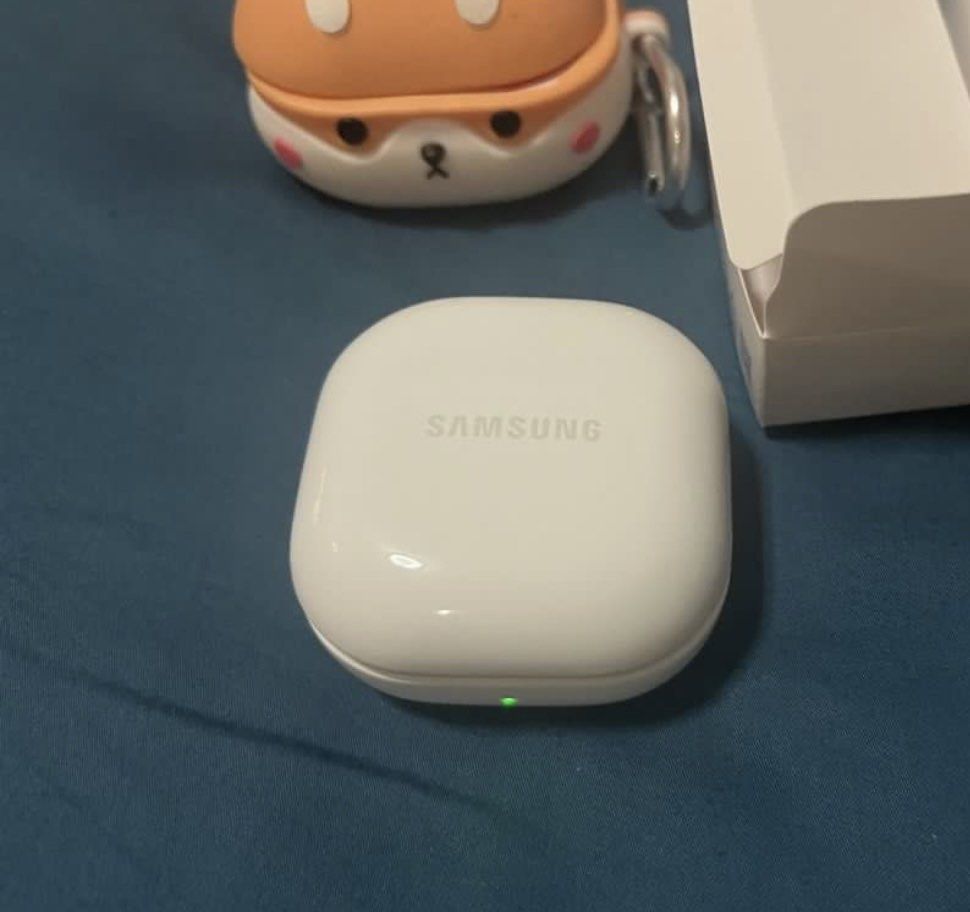 samsung galaxy buds2 (Category: Earphones) located in Manila. Submitted by forsalelowprice (Listing ID 1452110740, Image 2). Description: complete with box and extra rubber .