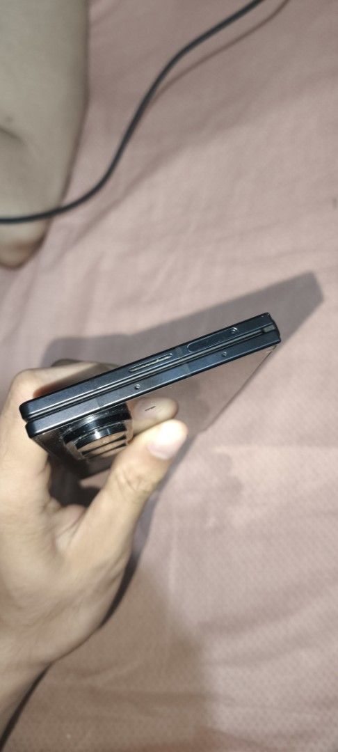 Samsung Galaxy Z Fold 7 Black (Category: Samsung) located in Manila. Submitted by puredragon.c7e911 (Listing ID 1452145477, Image 1). Description: - Samsung Galaxy Z Fold 7 -12/512 -mininal issues side dents as you can see in the photos na bumps lang yan hinde fall damage two months old under warranty nabili lang nitong May 25, 2026 negotiable sa surebuyer .