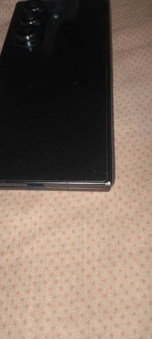 Samsung Galaxy Z Fold 7 Black (Category: Samsung) located in Manila. Submitted by puredragon.c7e911 (Listing ID 1452145477, Image 3). Description: - Samsung Galaxy Z Fold 7 -12/512 -mininal issues side dents as you can see in the photos na bumps lang yan hinde fall damage two months old under warranty nabili lang nitong May 25, 2026 negotiable sa surebuyer .