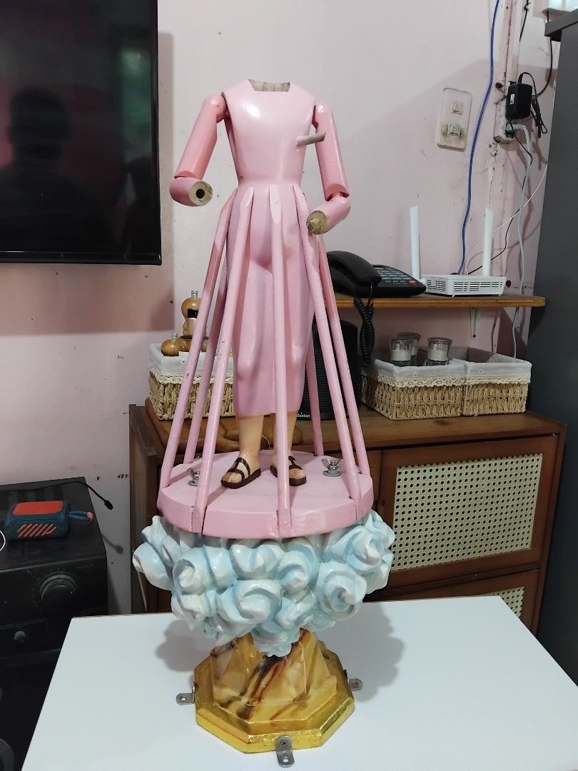 Santo body (bastidor) (Category: Figurines & Statues) located in Pasig City. Submitted by ohchristmasph (Listing ID 1452319373, Image 1). Description: Material: Baticulin wood Figure Height: 16 inches from shoulder to feet. Overall height: 25 inches from shoulder to bottom of the base. Construction: Detachable body from the base. Date of Production: January 2025..