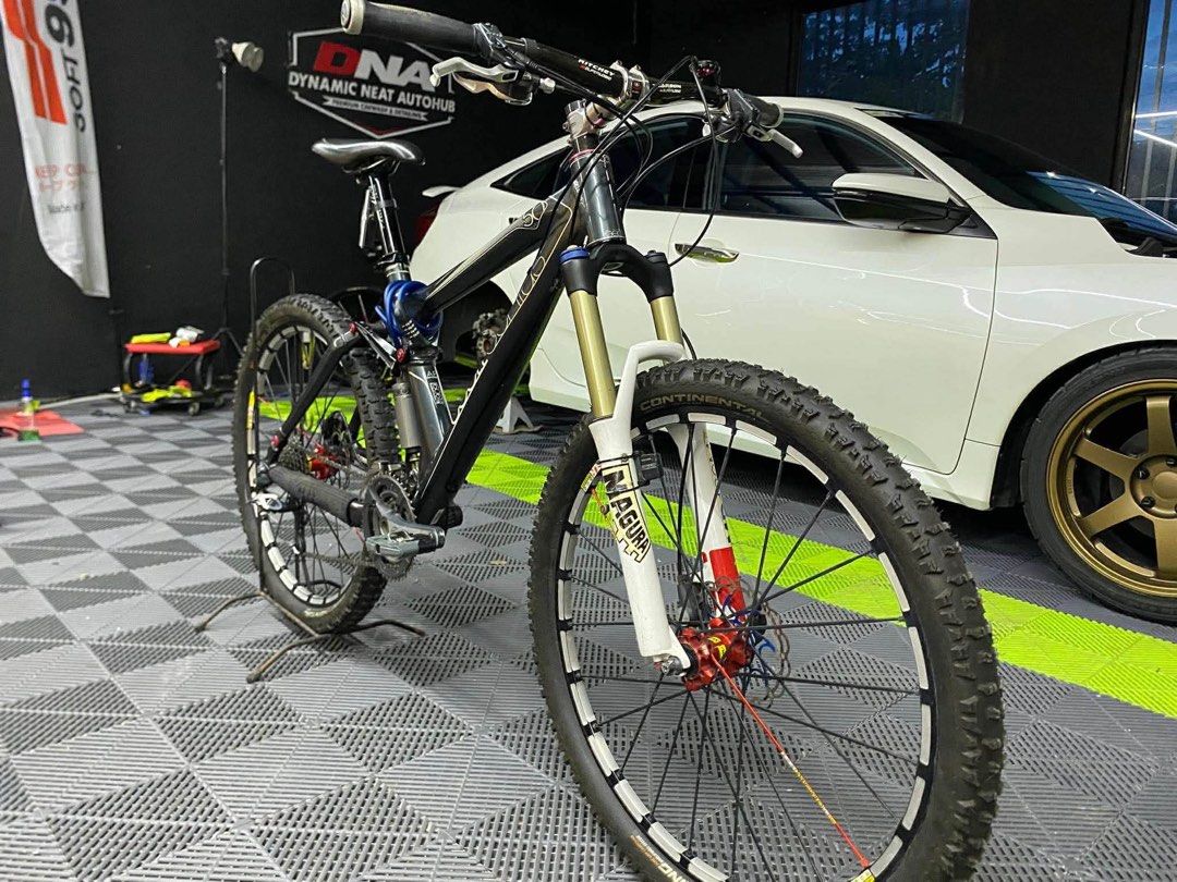 Scott Genius 26er (Full Suspension) (Category: Bicycles) located in Pasay City. Submitted by chinscollection2021 (Listing ID 1452288178, Image 1). Description: Forsale Scott Genius 26er (Full Suspension) Price: ₱60,000 Negotiable Specs: Groupset: Shimano Deore XTR RD Shimano Deore XTR FD Shimano Deore XTR Crankset 3x Shimano Deore XTR Hydraulic Brakes Shimano Deore XTR Shifters 3x9 Wheelset: Mavic Rim Set 26er Mavic Hubs Continental Trail King Ti