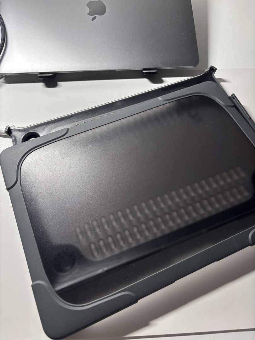 shockproof laptop case - macbook air M1 A2337 (Category: Laptop Bags & Sleeves) located in Taguig. Submitted by channnelorange (Listing ID 1452200557, Image 1). Description: LAST PRICE fits M1 Air 2337 in good condi bought it for 1k+ shipping via direct j&t .