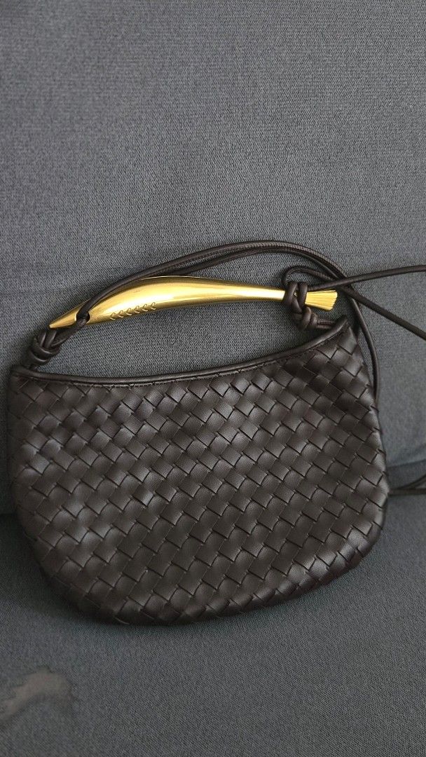 Small Sardine bag in Grapefruit color (Category: Clutches) located in Manila. Submitted by meicuya (Listing ID 1452125779, Image 1). Description: - No issues.