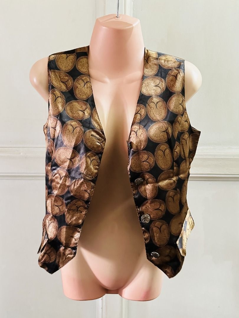 Small satin Black and Gold Patterned Vest non sleeve button down (Category: Vests) located in Cebu City. Submitted by annaincebu (Listing ID 1452246807, Image 2). Description: 👕 ✅ MEASUREMENTS: Length: 19 inches Width: 17 inches 📦 DELIVERY: Maxim COD (for within Cebu) or LBC or JRS Express (outside Cebu) ✅ NOTES: - Unique black and gold oval pattern vest - Button-front closure - Two front pockets - Ideal for layering over shirts or dresses.