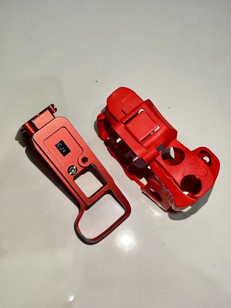 Sony A7II Silicone Case and L-Bracket (Category: Camera Bags & Carriers) located in Urdaneta. Submitted by jonasvalen41801 (Listing ID 1452288162, Image 3). Description: FOR SALE for Sony A7II Silicon & L-Cage Selling it for only 500php Location: Urdaneta City, Pangasinan Can do shipping at buyers expense.