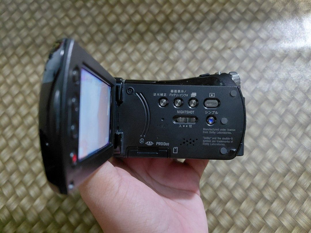 Sony HDR-CX7 (DEFECTIVE) (Category: Video Cameras) located in Caloocan City. Submitted by david.malfoy.123-14734 (Listing ID 1452232609, Image 3). Description: FOR SALE: DEFECTIVE SONY HDR-CX7 Asking price is 3000 pesos. Issue: maalog ang footage pag uminit o lumagpas ng 3 minutes ang footage. Hindi dineclare ng seller ang issue, kaya ako na nag declare. The rest ay gumagana. May battery, memory card, at card reader. La Loma, Quezon City ang loca