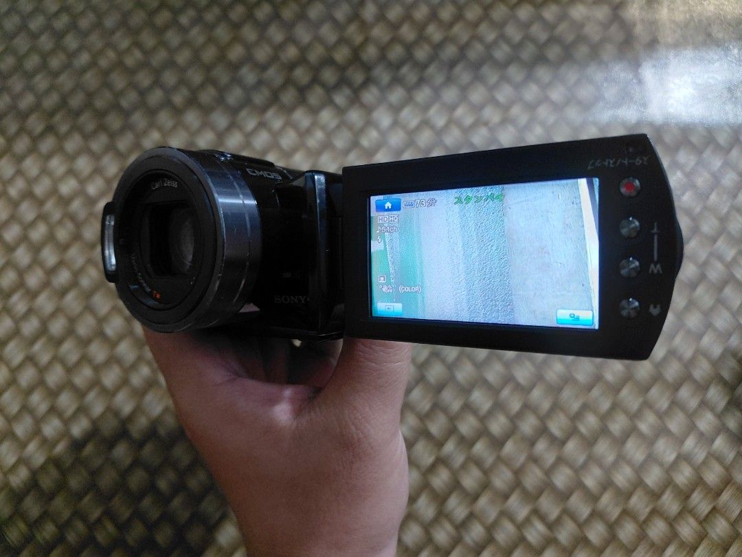 Sony HDR-CX7 (DEFECTIVE) (Category: Video Cameras) located in Caloocan City. Submitted by david.malfoy.123-14734 (Listing ID 1452232609, Image 2). Description: FOR SALE: DEFECTIVE SONY HDR-CX7 Asking price is 3000 pesos. Issue: maalog ang footage pag uminit o lumagpas ng 3 minutes ang footage. Hindi dineclare ng seller ang issue, kaya ako na nag declare. The rest ay gumagana. May battery, memory card, at card reader. La Loma, Quezon City ang loca