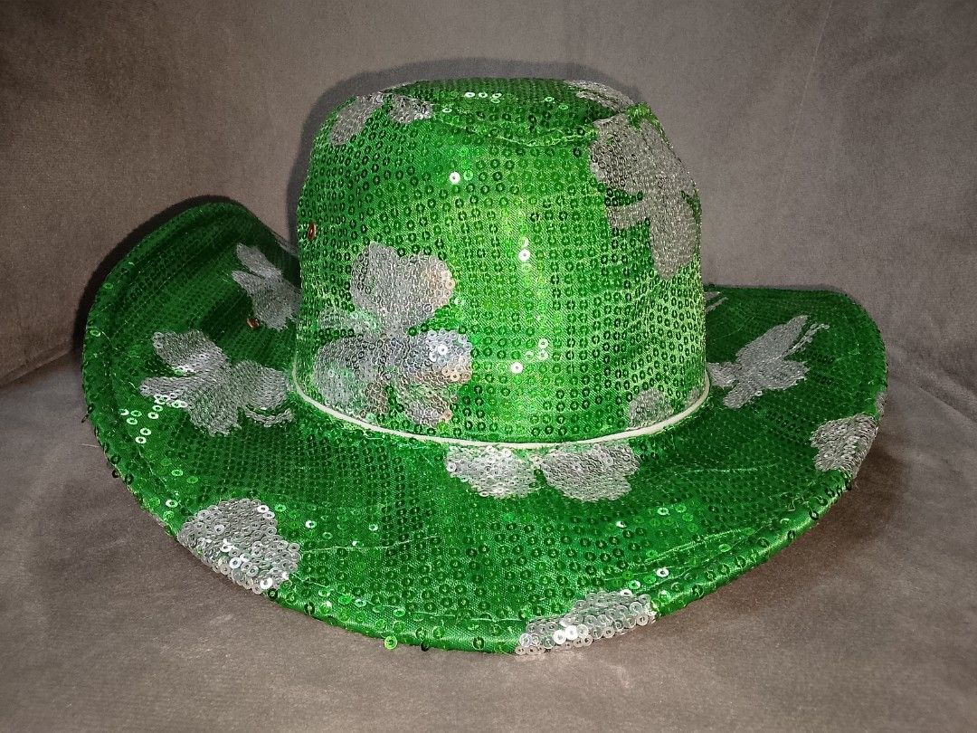 St. Patrick's Day Green Sequin Shamrock Cowboy Hat (Category: Hats & Beanies) located in Binangonan. Submitted by yuristalin888 (Listing ID 1452294324, Image 1). Description: - Eye-catching green cowboy hat - Covered in dazzling shiny sequins - Fun shamrock pattern all over - Ideal for parties and St. Patrick's Day celebrations - One size fits most - Made of durable polyester material.