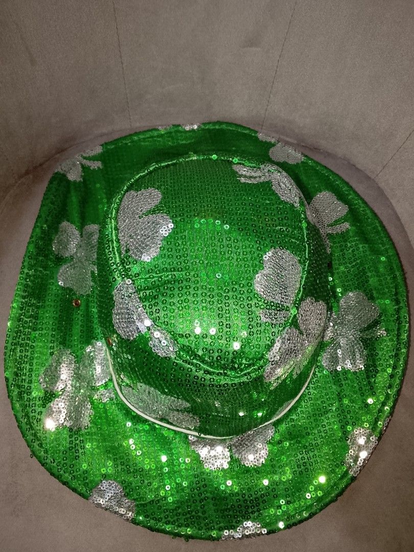 St. Patrick's Day Green Sequin Shamrock Cowboy Hat (Category: Hats & Beanies) located in Binangonan. Submitted by yuristalin888 (Listing ID 1452294324, Image 3). Description: - Eye-catching green cowboy hat - Covered in dazzling shiny sequins - Fun shamrock pattern all over - Ideal for parties and St. Patrick's Day celebrations - One size fits most - Made of durable polyester material.