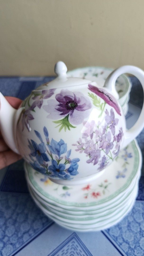 Stechcol Bone China Teapot with Floral Saucers (Category: Coffee & Tea Tableware) located in Tagum. Submitted by jorace112439395 (Listing ID 1452292806, Image 2). Description: - Beautiful Stechcol bone china teapot - Lovely floral design - Includes a stack of matching saucers - Perfect for afternoon tea - Also a great decorative piece - Excellent gift idea - Feel free to ask questions.
