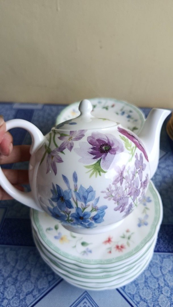 Stechcol Bone China Teapot with Floral Saucers (Category: Coffee & Tea Tableware) located in Tagum. Submitted by jorace112439395 (Listing ID 1452292806, Image 3). Description: - Beautiful Stechcol bone china teapot - Lovely floral design - Includes a stack of matching saucers - Perfect for afternoon tea - Also a great decorative piece - Excellent gift idea - Feel free to ask questions.
