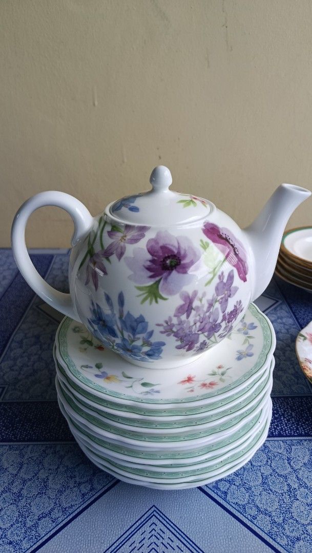 Stechcol Bone China Teapot with Floral Saucers (Category: Coffee & Tea Tableware) located in Tagum. Submitted by jorace112439395 (Listing ID 1452292806, Image 1). Description: - Beautiful Stechcol bone china teapot - Lovely floral design - Includes a stack of matching saucers - Perfect for afternoon tea - Also a great decorative piece - Excellent gift idea - Feel free to ask questions.