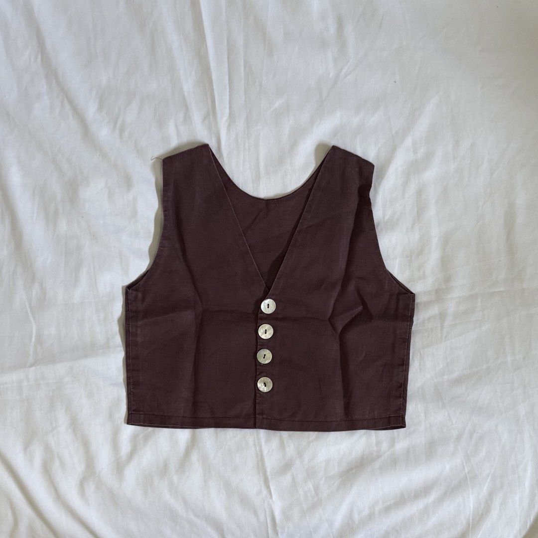 Studio 17 Gail Linen Top (Category: Others Tops) located in Quezon City. Submitted by desegundamano.ph (Listing ID 1452304645, Image 2). Description: 🧺 PLEASE READ “ABOUT” AND DESCRIPTION BEFORE PURCHASING Studio 17 Gail Linen Top in Plum ☼ item details ➜ size: xs (fits xs-s frames) ➜ condition: good ➜ rfs: need funds NOTE: since this is a preloved item, do not purchase if sensitive ✖️ no additional photos/when worn ☑️ offer asking price for imm