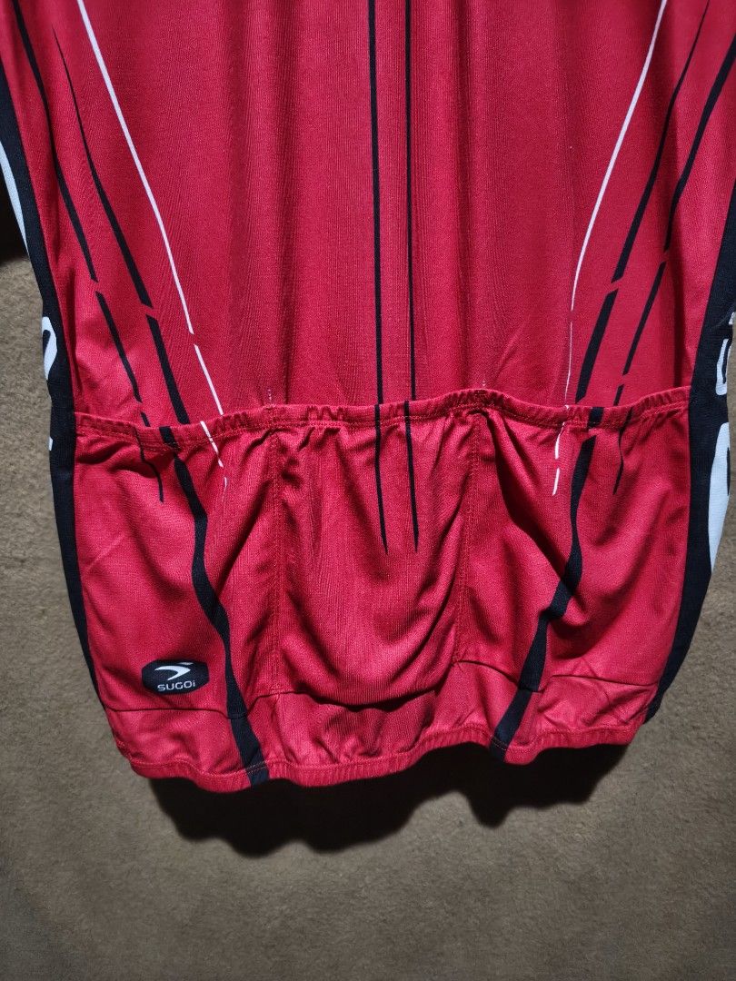 Sugoi Evolution Pro jersey bicycle jersey (Category: Activewear) located in Camalaniugan. Submitted by thrifter10 (Listing ID 1452243653, Image 3). Description: Dimes 22 X 28 inches.