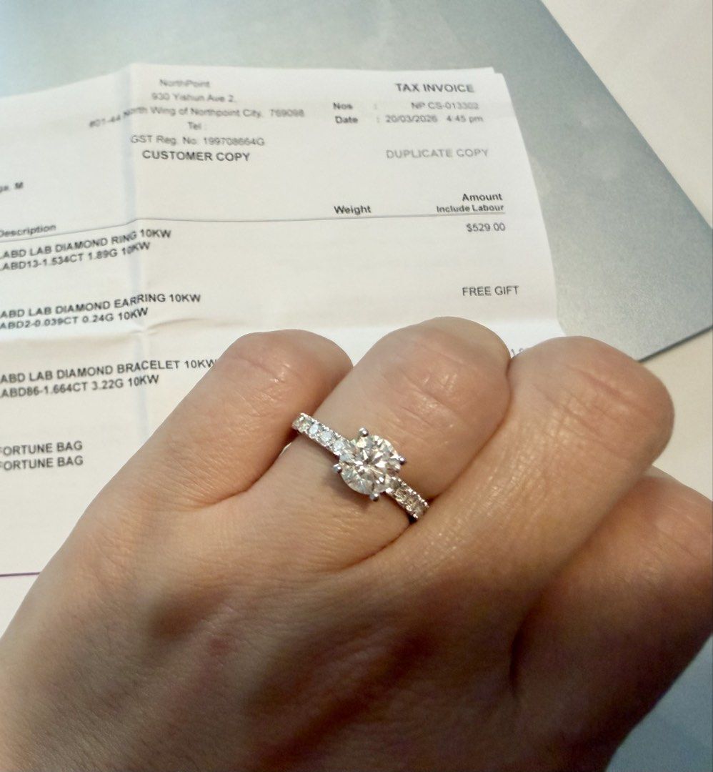 Taka Jewellery 10K Lab Diamond Ring & Bracelet Set (Category: Accessories) located in Johor Bahru. Submitted by remzaj (Listing ID 1452288580, Image 2). Description: - Taka Jewellery 10K White Gold Set - Includes 1.53ct Lab 1.89G Diamond Ring - Includes 1.66ct Lab 3.22G Diamond Bracelet - Both come with original boxes - Purchase date: 20/03/2026 - Excellent value for genuine diamond pieces Taka Jewellery 10K Lab Diamond Ring & Tennis Bracelet .