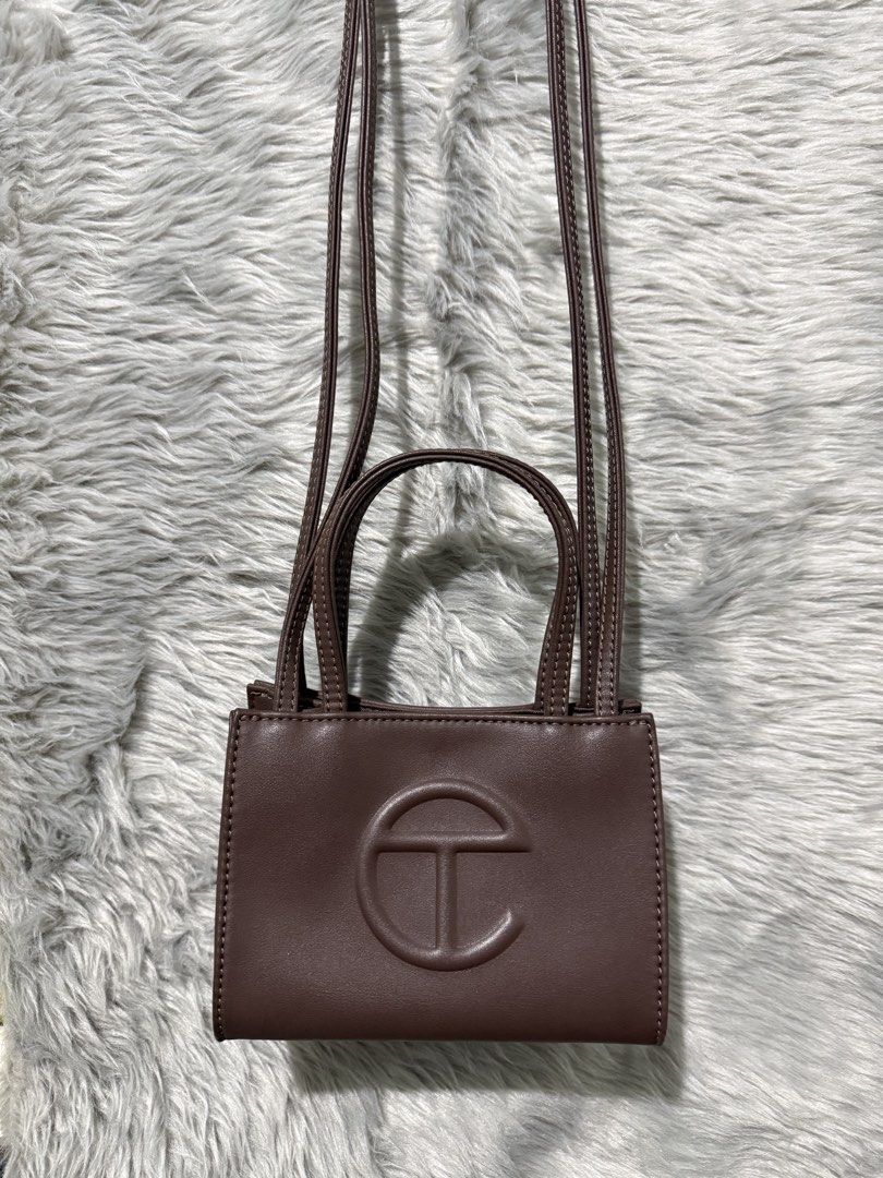 TELFAR SMALL SHOPPING BAG (Chocolate) (Category: Luxury Bags & Wallets) located in Makati City. Submitted by tarajhing (Listing ID 1452128626, Image 1). Description: Telfar small shopping bag in chocolate brown. Includes dust bag. Perfect for daily use. Note: Slightly used with minimal corner chipping on the bottom edges ***Fixed price, no haggling please..