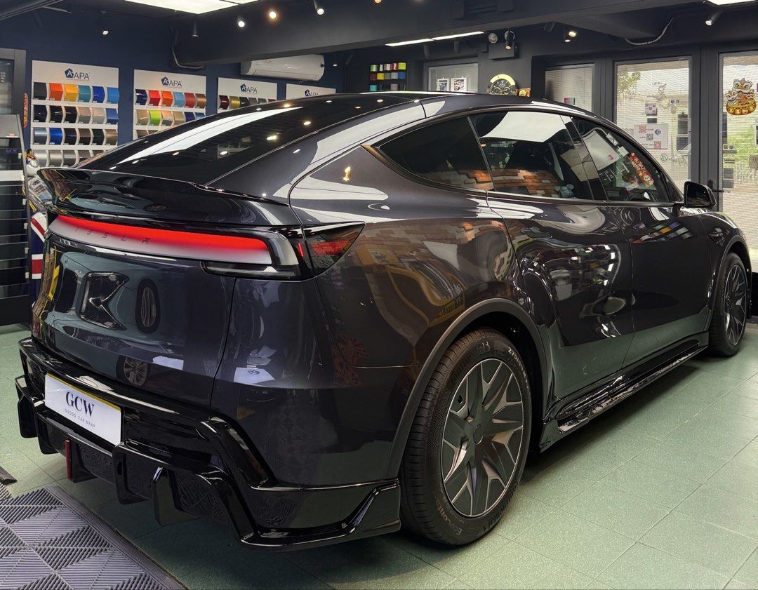 Tesla Model YL 透明PPF施工 #PPF #Windowtint #Bodykit （分類：改裝、內外零件）位於 Hong Kong。 由 gooodcarwrap 提交（商品編號 1452161864，圖片 2）。簡介： 【𝗧𝗘𝗦𝗟𝗔 𝗠𝗢𝗗𝗘𝗟 𝗬𝗟 𝘅 𝗚𝗟𝗢𝗦𝗦 𝗣𝗣𝗙】 幫呢部全新Model YL進行咗Teckwrap 8.5Mil 透明PPF施工，將神祕灰深逐與光澤感進一步提升。保護車漆防止碎石彈花。刮痕、太陽紋等遇熱自動修復。便捷用車，帶來非常顯著的保護效果✨。。