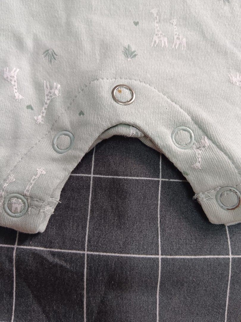 Tiny Button Jumper (Category: Babies & Kids Fashion) located in Rawang. Submitted by best_buy4 (Listing ID 1452252285, Image 2). Description: .