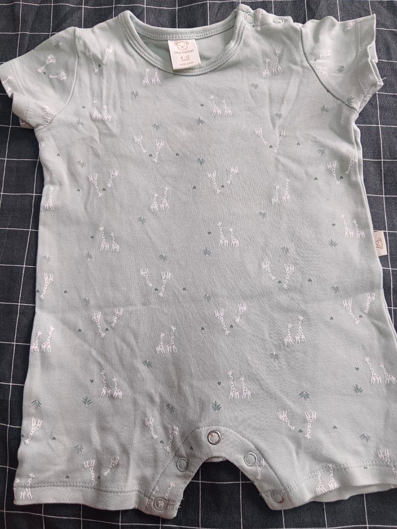 Tiny Button Jumper (Category: Babies & Kids Fashion) located in Rawang. Submitted by best_buy4 (Listing ID 1452252285, Image 1). Description: .