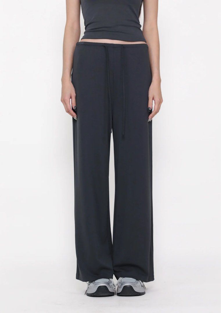 TTR Regular Eigen Basic Lounge Pants (Category: Jeans & Leggings) located in Singapore. Submitted by instocks0nly (Listing ID 1452260927, Image 1). Description: In slate grey .