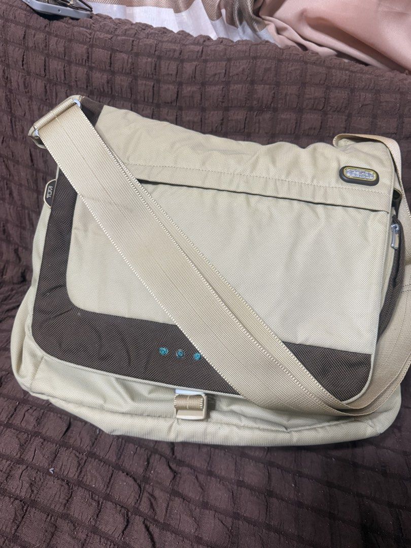 Tumi Messenger/ Laptop Bag (Category: Sling Bags) located in San Antonio. Submitted by rtstyles (Listing ID 1452248457, Image 2). Description: Tumi Messenger Laptop Bag Khaki color. Message for more photos. Dimension: Width 38 cm Height 30 cm Depth 11-19cm (expandable with zipper at sides to buttom) Negotiable PM.