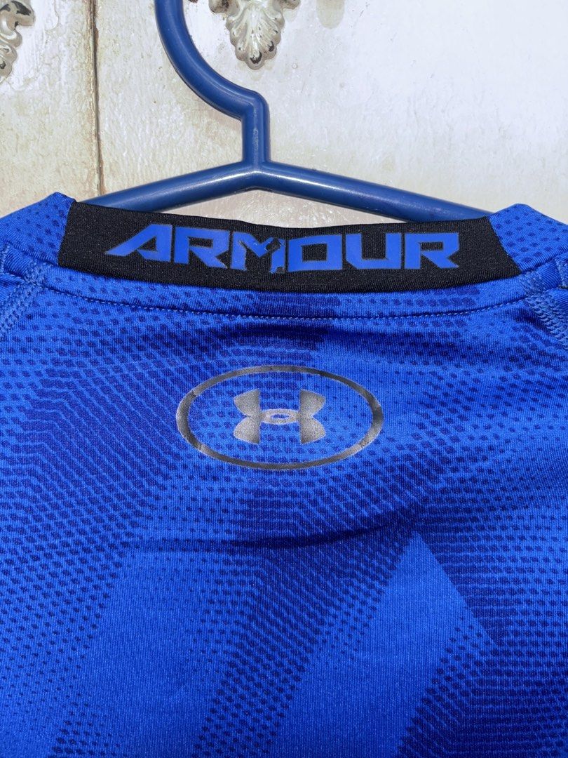 Under Armour Compression HeatGear T-shirt (Category: Activewear) located in Pasig City. Submitted by timmybatoon (Listing ID 1452185745, Image 3). Description: Under Armour Heat Gear Compression Shirt (BLUE) Size on tag: M Dimensions: 16inW x 24inL Price: 700 - Blue Under Armour t-shirt - Compression fit for performance - HeatGear technology keeps you cool - Geometric pattern - Short sleeves, crew neck - Size: Medium - Ideal for workouts and spor