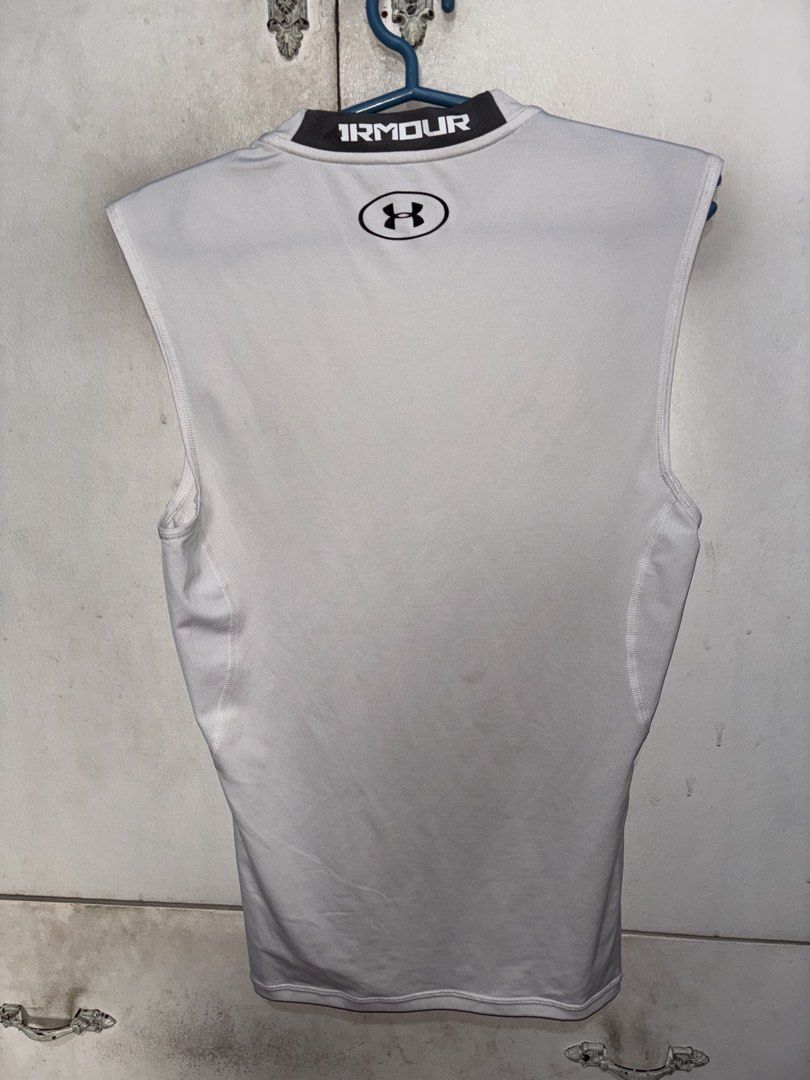 Under Armour Compression Sleeveless (Category: Activewear) located in Pasig City. Submitted by timmybatoon (Listing ID 1452173027, Image 2). Description: Under Armour Compression Sleeveless Size on tag: M Dimensions: 16inW x 24inL Price: 700 .