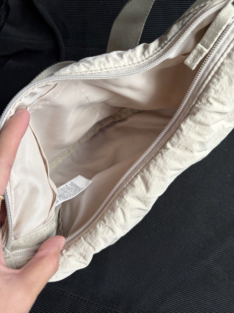 Uniqlo Beige Nylon Bag (Category: Cross-body Bags) located in Manila. Submitted by summercookie (Listing ID 1452208593, Image 2). Description: Used condition.