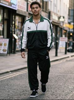 (Category: ) located in . Submitted by y2k.luxury.streetwear.outdoor (Listing ID 1452291617, Image 1). Description: .