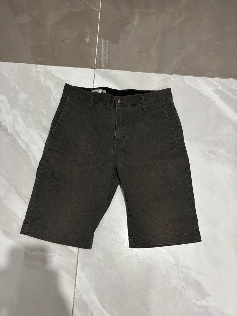 Volcom Shorts (Category: Shorts) located in Marikina City. Submitted by _cgrandomz (Listing ID 1452137139, Image 1). Description: Volcom Shorts 💰 ₱250 Brand: Volcom Dimensions: Waist: 15” Length: 20” Leg Opening: 8” Condition: Good overall condition Issue: None Reason for Selling: Decluttering 📍 Meetup: Marikina area or Gateway Cubao 📦 Shipping: J&T Express or Lalamove (buyer’s expense) 💳 Payment: GCash or Maya 📩 Feel free to message me for 