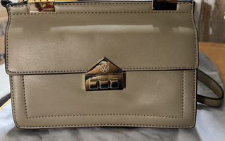 （分類：）位於 。 由 choulo 提交（商品編號 1452105915，圖片 1）。簡介： 。