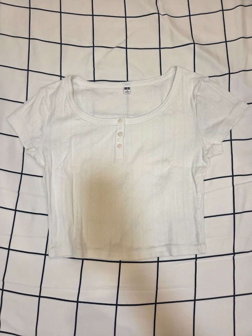 White Blouse Cropped Top (Category: Blouses) located in Paranaque City. Submitted by aii_mails (Listing ID 1452129633, Image 1). Description: .