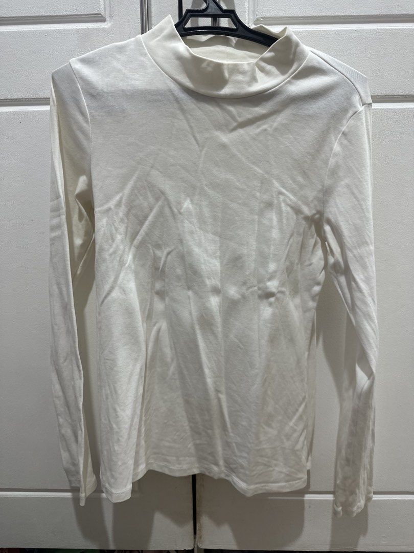 White Mock Neck Long Sleeve Top (Category: Longsleeves) located in Malolos. Submitted by erickanuggets (Listing ID 1452252788, Image 1). Description: - Basic white long-sleeved top - Features a mock neck - Soft and comfortable fabric - Highly versatile for dressing up or down - Ideal for layering - Effortlessly matches any wardrobe piece - A great staple item.