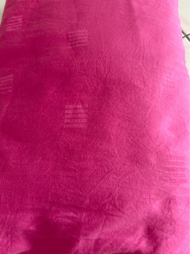 Aussie Winny Cadar Fitted Queen (Category: Bedding & Towels) located in Kuala Lumpur. Submitted by azthrift69 (Listing ID 1452320754, Image 2). Description: Item selected bundle - dah basuh Material 100% cotton tencel ( Premium ) Size 153 x 185cm ( queen ) Fit tilam 16inch Getah 4 bucu - padu ( please check your mattress size before buy) No fussy / joy / return / refund Postage RM8 Semenanjung.