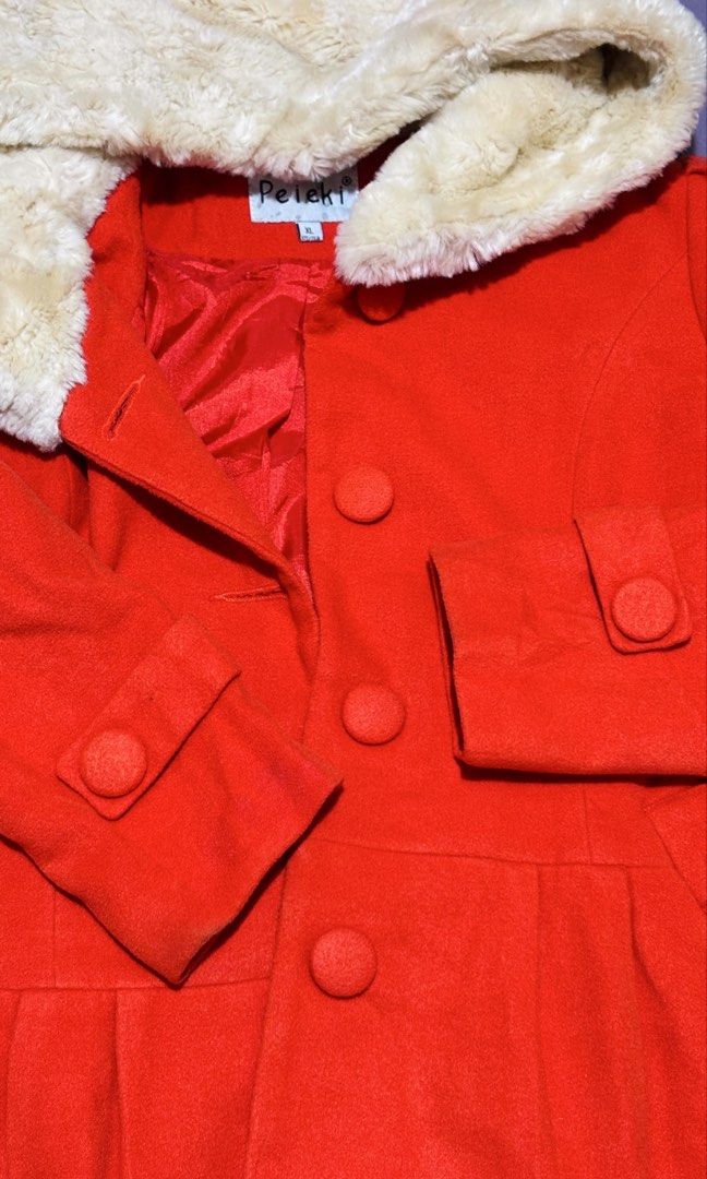 Wool Coat with Fur Hood for Autumn (Category: Coats, Jackets and Outerwear) located in Taguig. Submitted by itsmefaithyyy (Listing ID 1451663724, Image 3). Description: RFS: Maliit na sakeeen > Originally bought from fabieshoppe sa IG. Ginamit ko to before sa Hong Kong on a December, and naisalba naman nya ko kahit wala akong heat tech na panloob dati. Note: XL lang yung naka-tag na size pero Small-Medium talaga sya. - Cozy fur hood - Button-up f