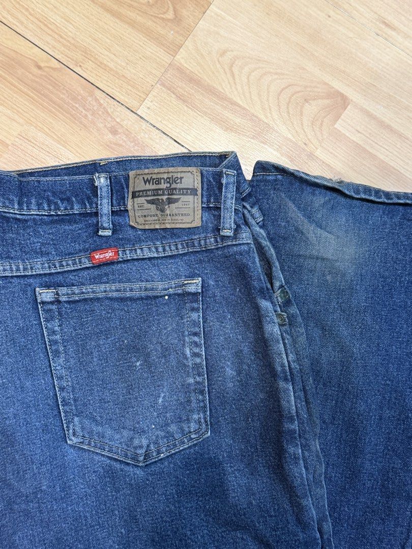 Wrangler Premium Quality Denim Jeans (Category: Jeans) located in Cebu City. Submitted by aweful.wire (Listing ID 1452234411, Image 2). Description: Wrangler Bigboy Blue Raw Denim (42x30 on tag) W: 41” L: 43.5” L.O: 8.5” - Classic blue Wrangler denim jeans - Premium quality and comfort - Wardrobe staple, perfect for casual wear.