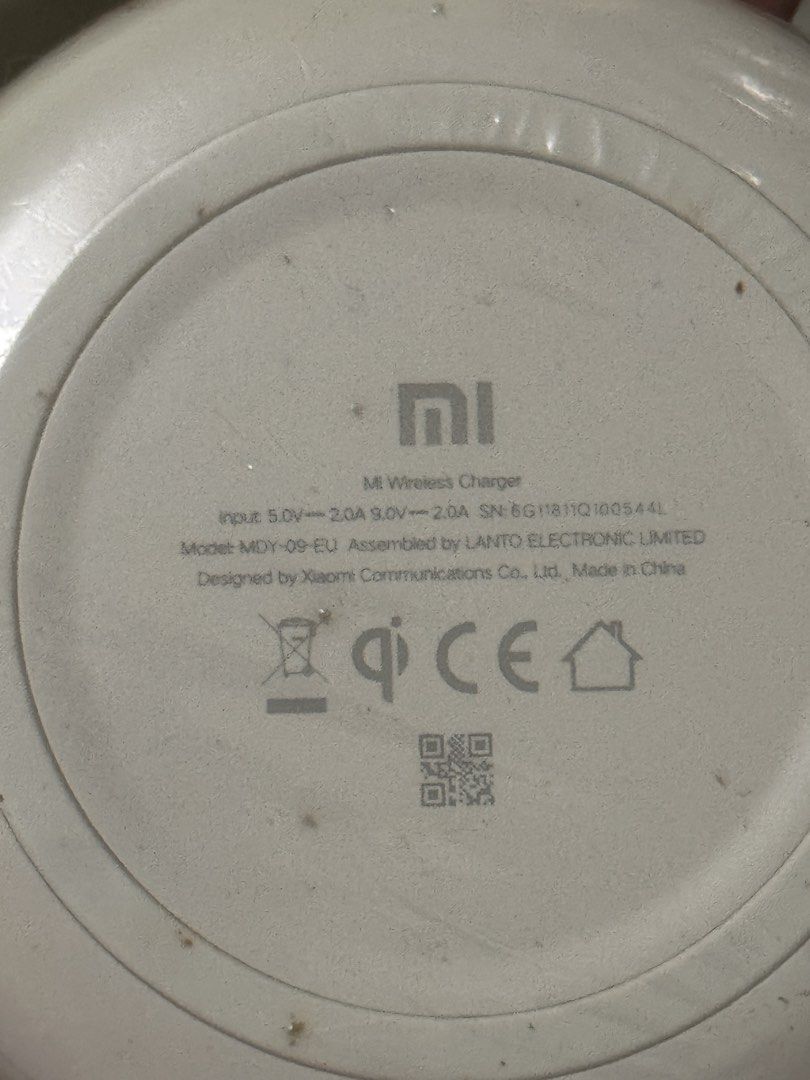 Xiaomi Mi Wireless Charger MDY-09-EU (Category: Chargers & Cables) located in Meycauayan. Submitted by jamclos.et (Listing ID 1452213842, Image 2). Description: - Xiaomi Mi Wireless Charger (Model: MDY-09-EU) - Sleek white circular design - Convenient USB-C power input - Supports fast charging (5V/2A, 9V/2A input) - Genuine Xiaomi product.