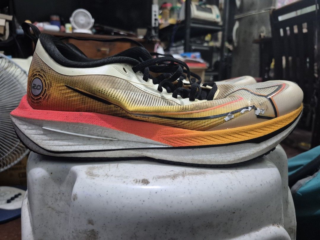 Xtep one piece 2.0 (Category: Sneakers) located in Pasig City. Submitted by wilddog.c9b293 (Listing ID 1452259808, Image 3). Description: Xtep one piece 2.0 Bought oct 2024 less than 100km needs cleaning rfs: decluttering, not running anymore.