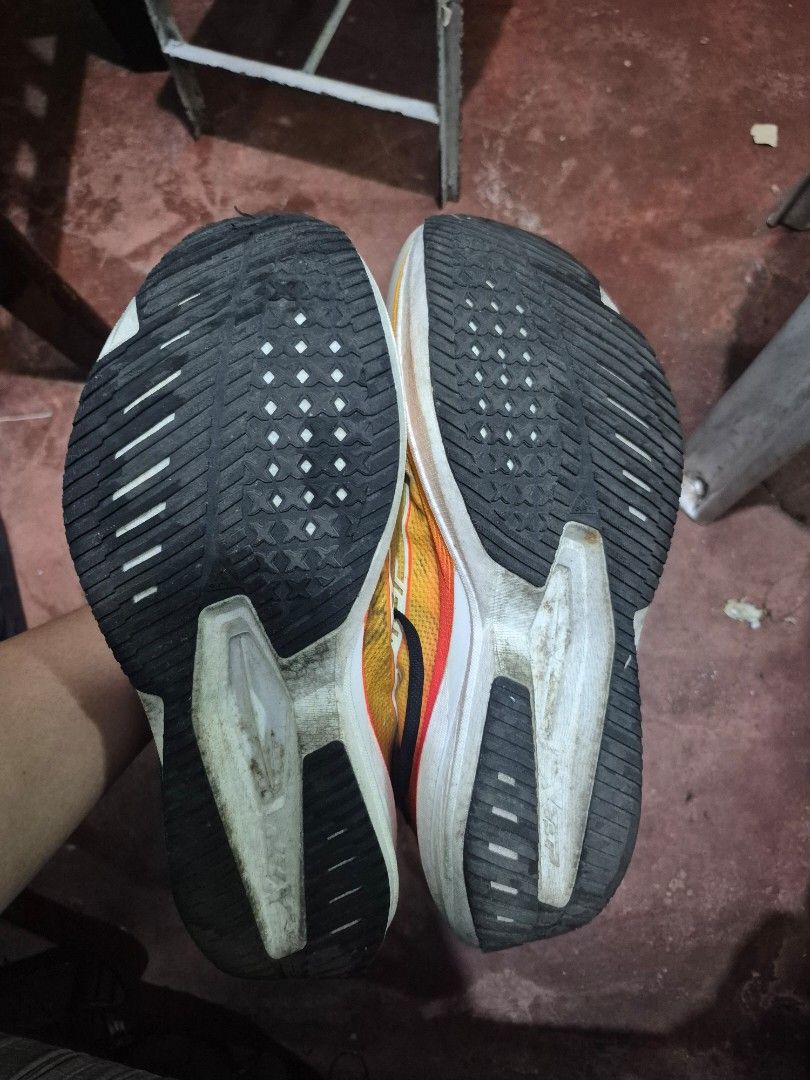 Xtep one piece 2.0 (Category: Sneakers) located in Pasig City. Submitted by wilddog.c9b293 (Listing ID 1452259808, Image 2). Description: Xtep one piece 2.0 Bought oct 2024 less than 100km needs cleaning rfs: decluttering, not running anymore.