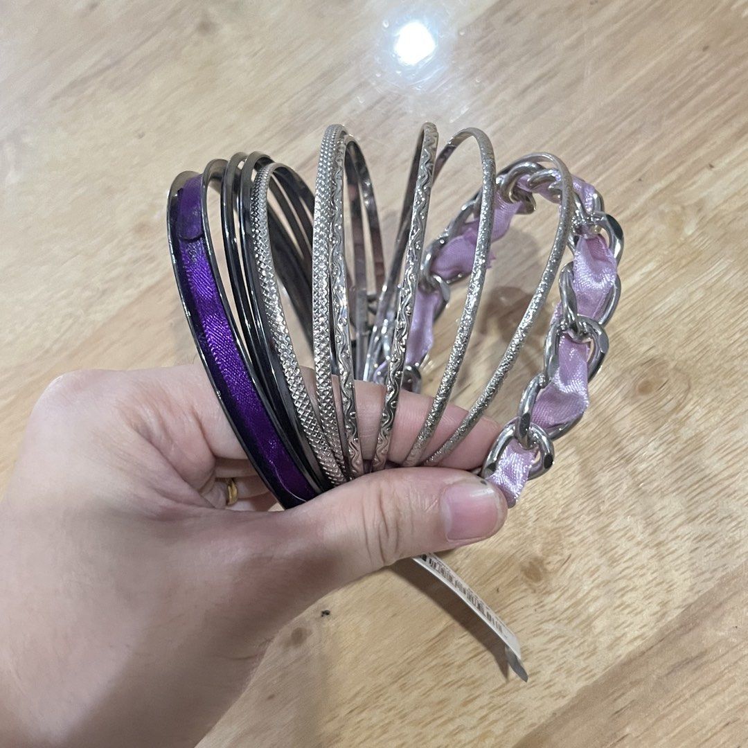 y2k Guess 10pcs Set Bangle (Category: Bracelets) located in Cavite. Submitted by cnchnll (Listing ID 1452207517, Image 2). Description: Sold as set 10pcs No issues, brandnew.